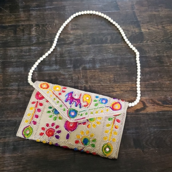 Handbags - 🦋 Embroidered envelope purse